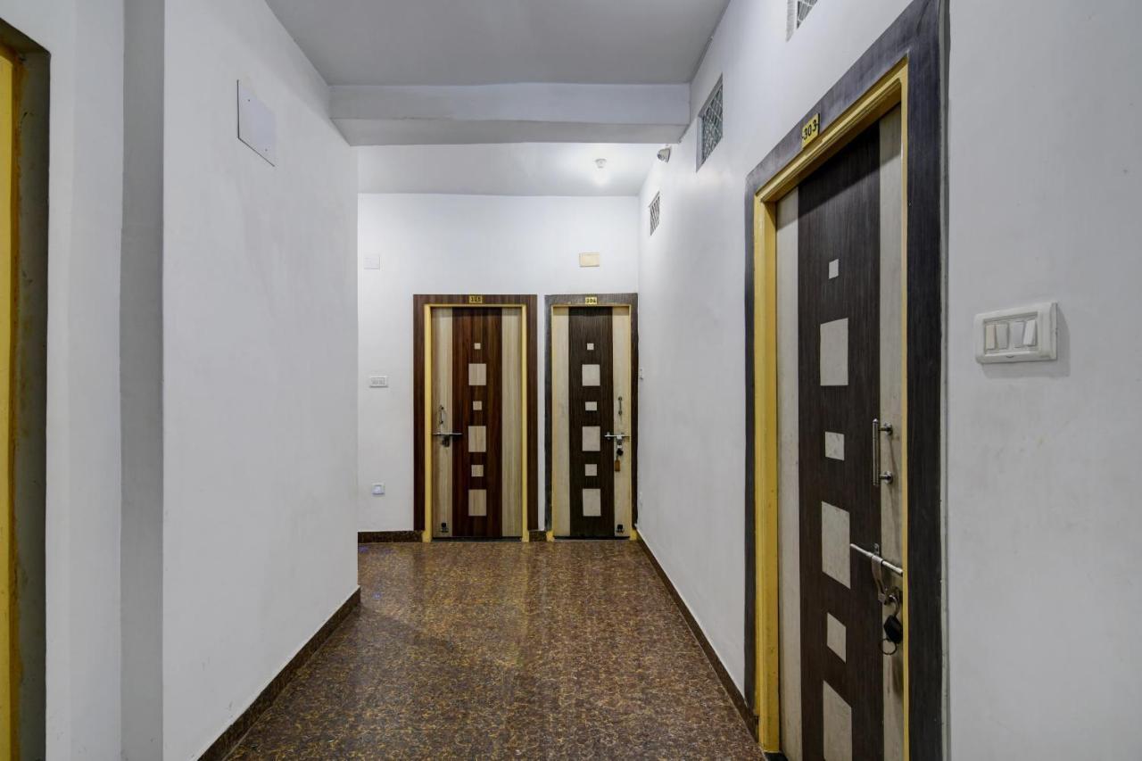 Spot On Ray Palace Hotel Puri Exterior photo