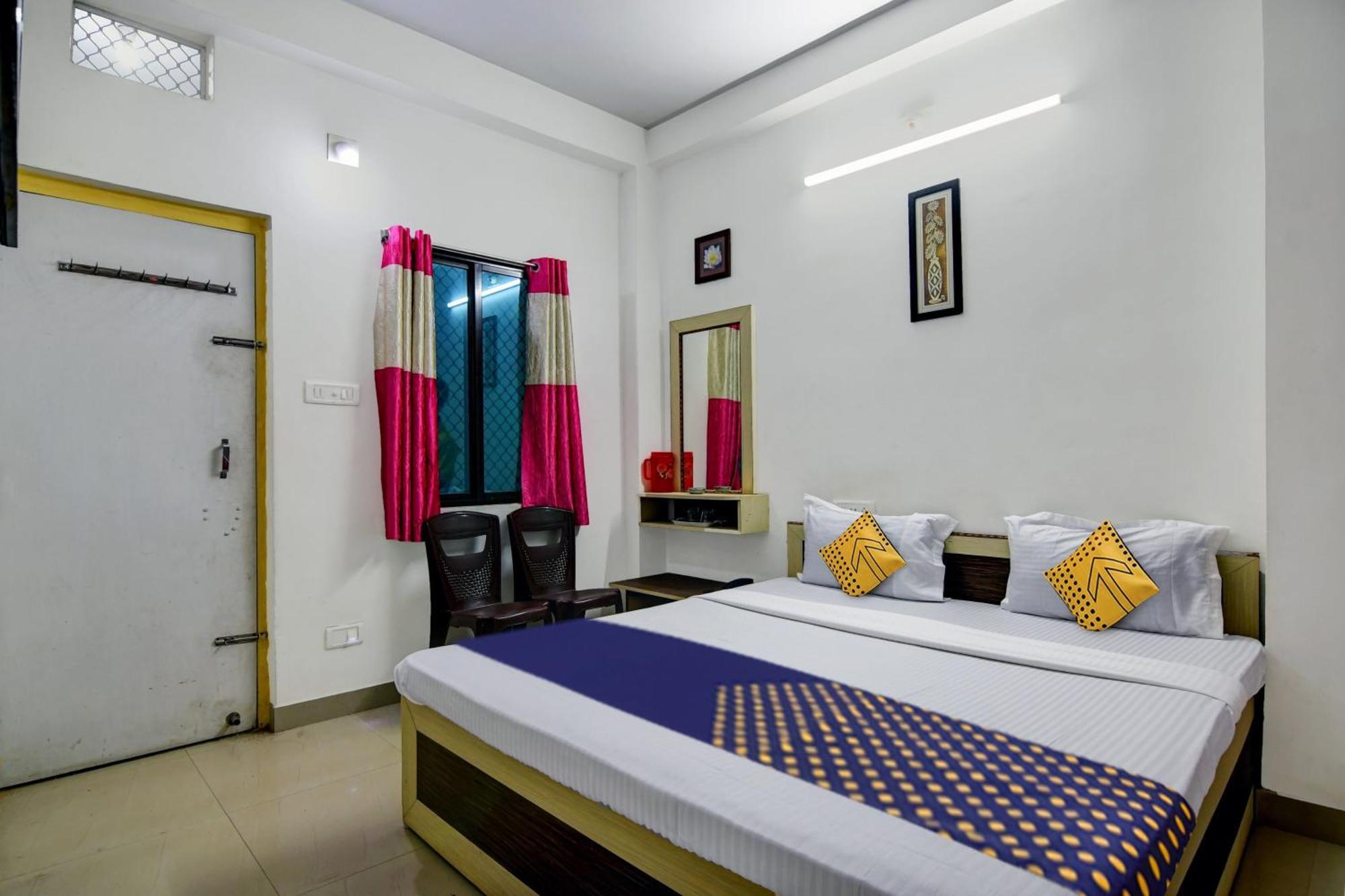 Spot On Ray Palace Hotel Puri Exterior photo