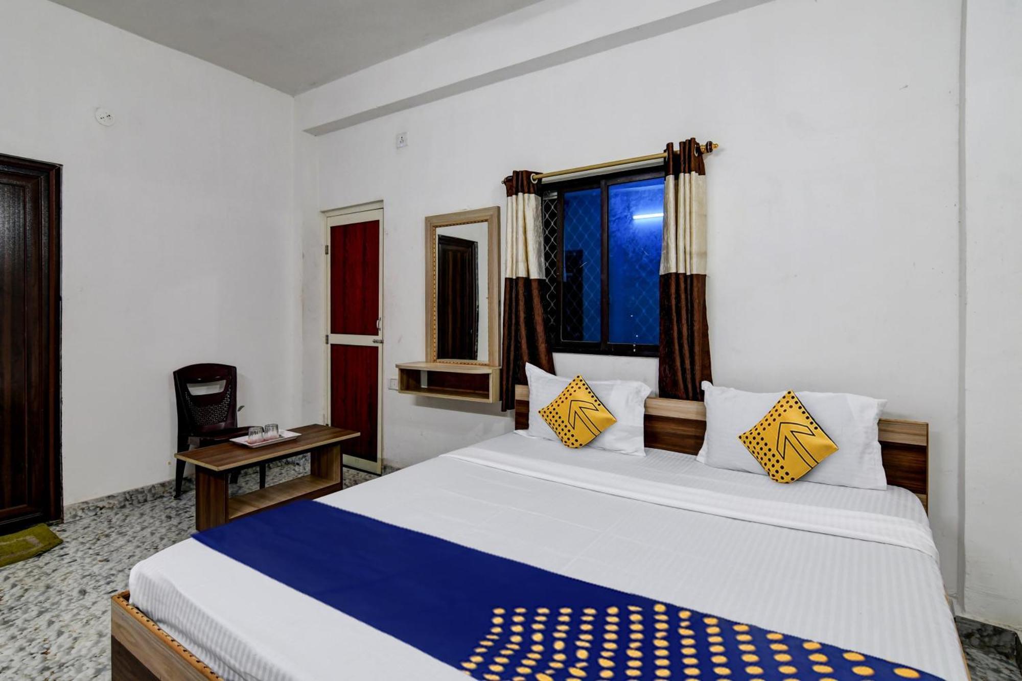 Spot On Ray Palace Hotel Puri Exterior photo